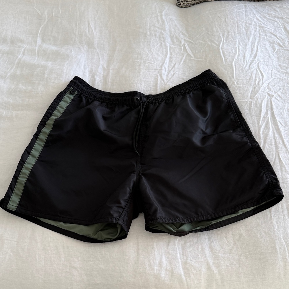 Birdwell Men's Black and Green Shorts
